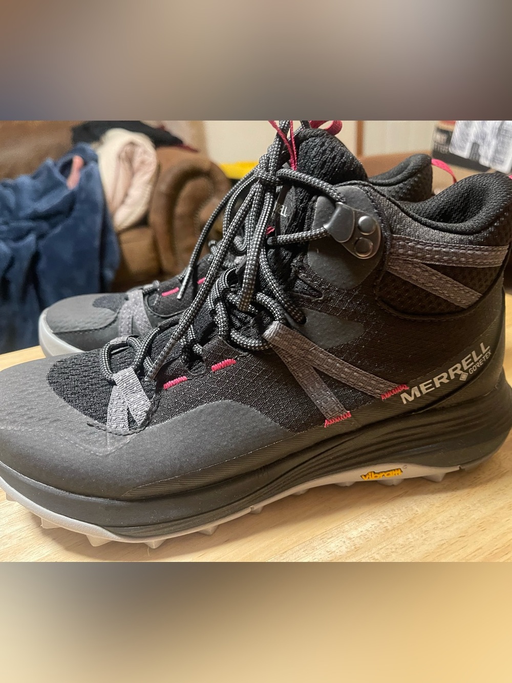 Merrell Women's Siren 4 Mid GTX Hiking Shoe, Black, 6.5